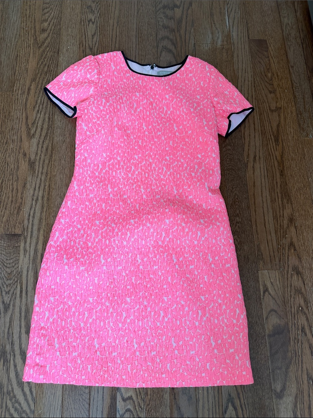 Banana Republic Hot Pink Leopard Short-Sleeve Textured Shift Dress Size 2